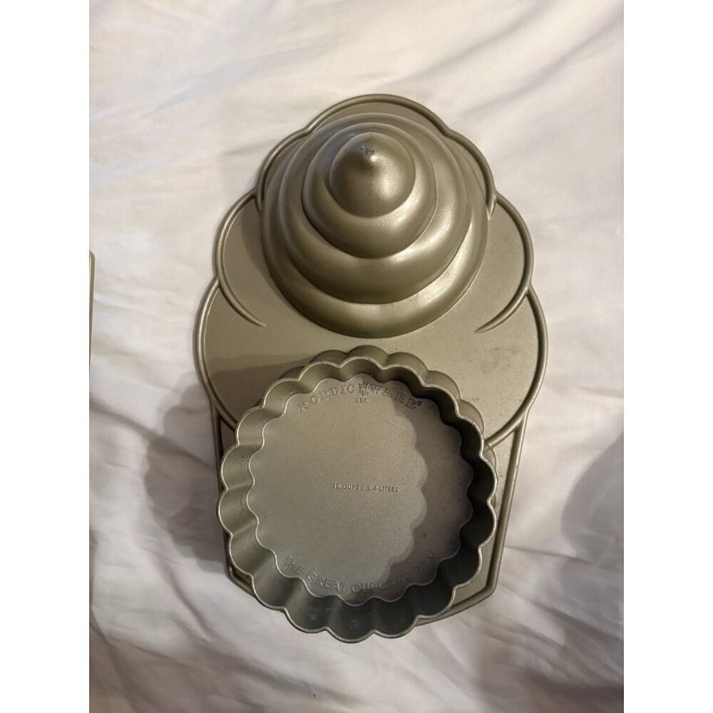 Nordic ware baking pan Giant Cupcake Nordicware